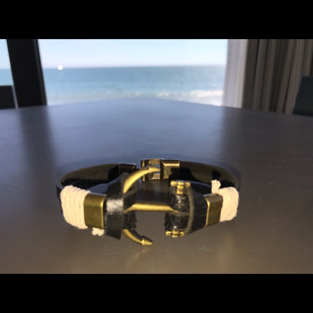 Lather anchor bracelet size medium